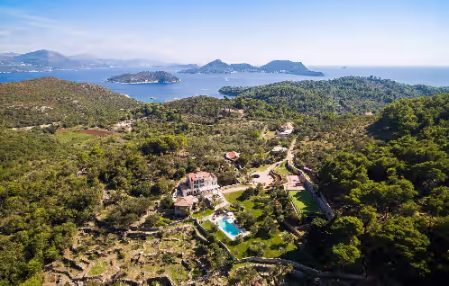 6 bedroom amazing home in Sudurad