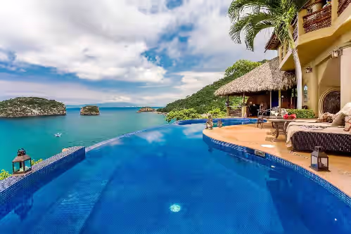 VILLA LOS ARCOS: 5 Star Oceanfront With Full Staff