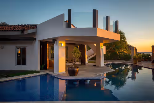 On the sands of Playa Marsella, 7bdrm sleeps 14, private villa, pool, AC