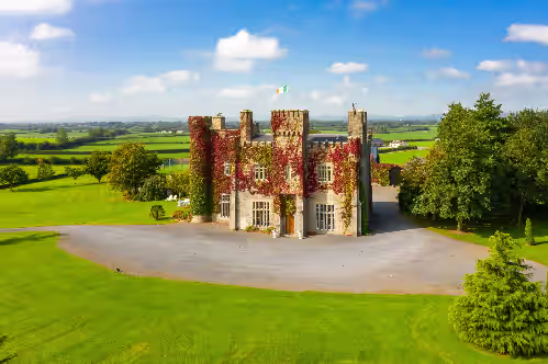 Lisheen Castle, Beautifully Restored, Perfect Central Location for Day Tripping