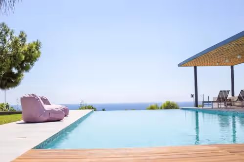 Spacious beach front Vila with 100 sqm infinity pool, a basket ball court, photo 2