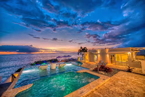 CASA HERDZ-LUXURY VILLA W PRIVATE BEACH, INFINITY POOL - FOOD & BEVERAGE OPTION