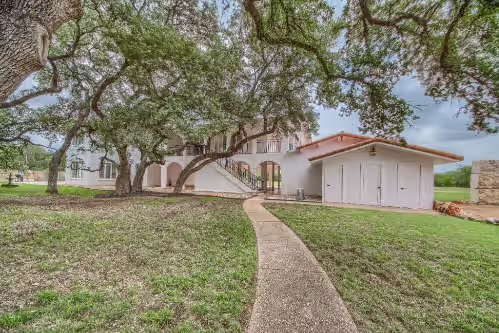 ESCAPE to this spacious HILL COUNTRY PARADISE, perfect 4 FAMILIES & Large groups, photo 4