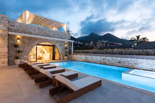 Beachfront villa with daily cleaning, sauna & gym: by etouri, photo 2
