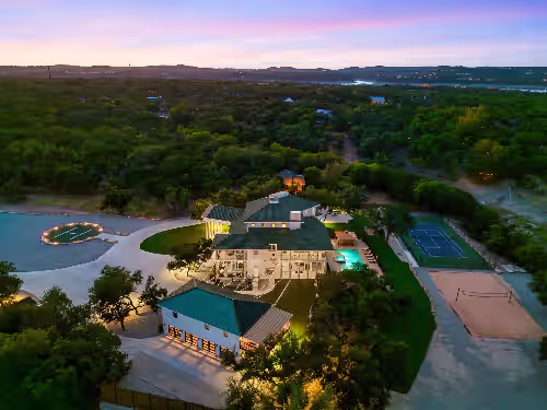 The Gatsby Mansion WATERFRONT - Events, Casino, Pickleball & MORE