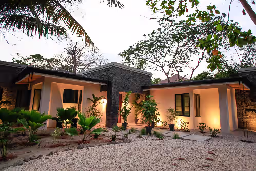 New Large Luxury Beachfront Private Home and Pool with breakwater views