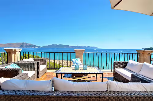 Seafront villa with stunning views and direct access to the beach, photo 2