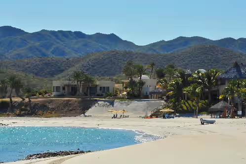 Rancho de Costa: One-of-a-Kind Beachfront Estate on the Bay of Dreams
