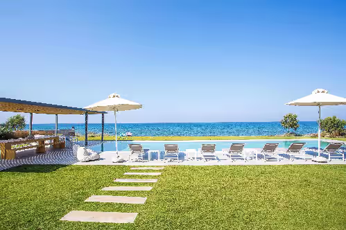 An Impressive Beachfront Luxury Retreat with Private Beach, photo 4