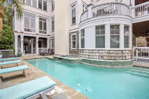 Luxury Beachfront Home with Guesthouse, Heated Pool & Spa, Putting Green, East Beach Oasis, photo 2