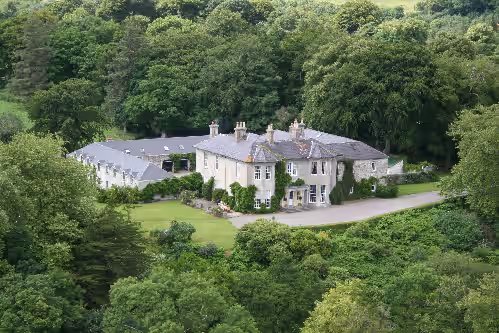 Luxury accommodation for up to 30 guests in 15 en suite rooms near Killarney