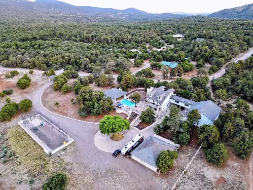 Exquisite Mountain Estate with Pool [Entire Home]