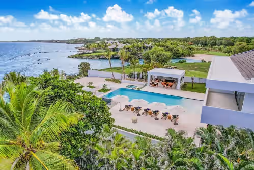 Caleton 24: Amazing ocean front villa w/ beach, pool, full staff & golf carts, photo 3