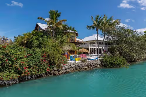 Luxe Waterfront Retreat-2 Pools-Beach-Spa-Dock-Bar