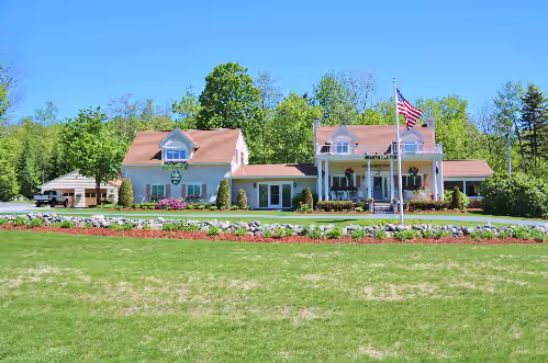 12 BR/13.5 BA Inn w/ Views of White Mountains & Heated Pool, photo 2