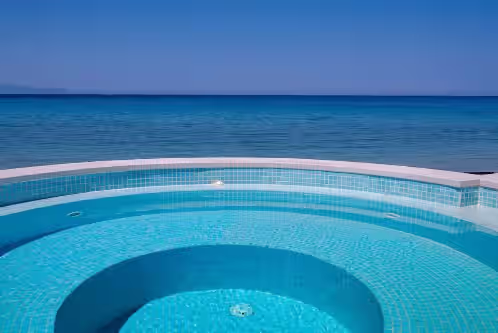 Perla Seafront Villa with Pool, Jacuzzi & BBQ, photo 3