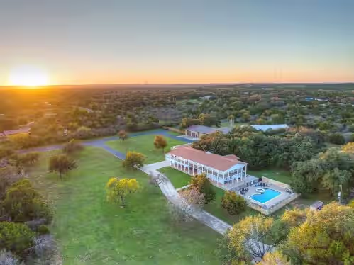 ESCAPE to this spacious HILL COUNTRY PARADISE, perfect 4 FAMILIES & Large groups