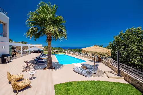 Sublime views, child friendly villa, sports & wellness facilities, full privacy!