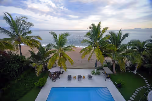 Casa La Playa, MODERN, 8 BEDROOM,BEACHFRONT, Pool, Full Staff, photo 2