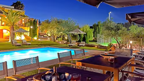 Private Luxury Estate with Pool, Tennis & Cinema, photo 3