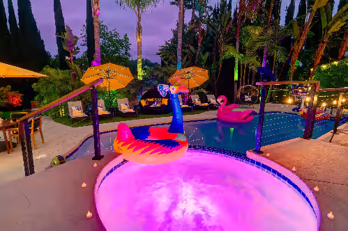 Colossal Remodeled Estate + Movie Theatre + Heated Pool/Spa + Vacationers Dream, photo 2