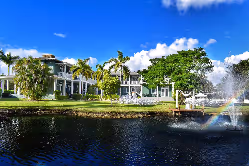 Saint Patrick Palace - Private 6,389 Sq Ft Estate w/ Pool and Guest Cottage