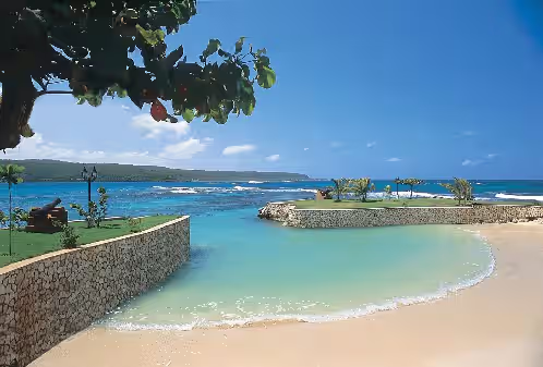 Fully Staffed Luxurious 9 Bedroom Beachfront Villa in Discovery Bay, photo 3
