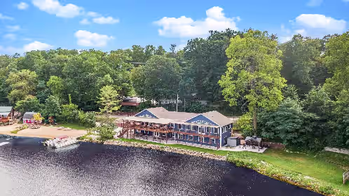 Accessible Blue Spruce Lodge: 340 ft of Lake Frontage, 80-ft wide Sandy Beach!