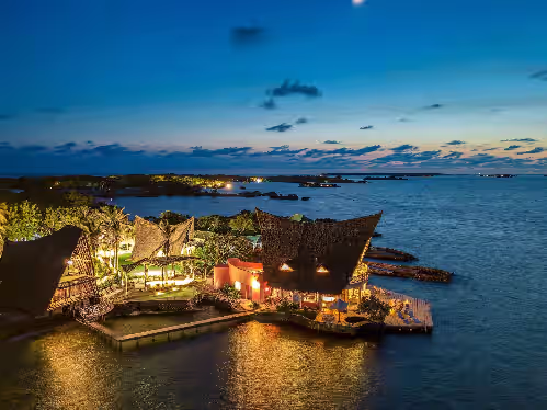 Spectacular beachfront home with pool and jacuzzi