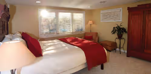 Exquisite Private Estate on 250 Acres with Pool and Hot Tub, photo 5