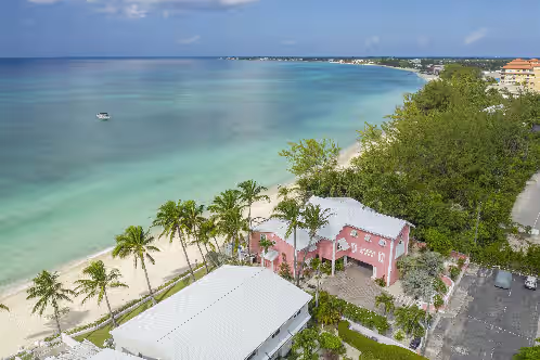 Beach at Coral Reef on Seven Mile Beach