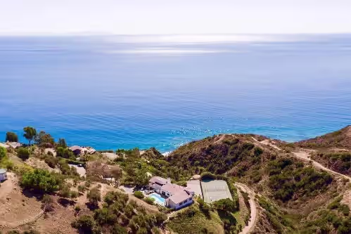 Panoramic Ocean View, 7 bedroom Gated Villa, Pool & Tennis Court (2 buildings)