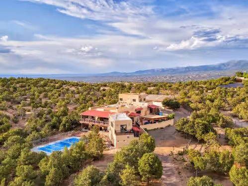 High Desert Hacienda - Indoor Pool, Hot Tub, & Pickleball