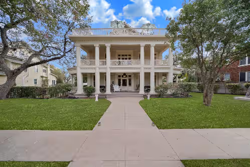 Wedding Groups up to 20: 3-Story Mansion near Downtown 2 Balconies, photo 3