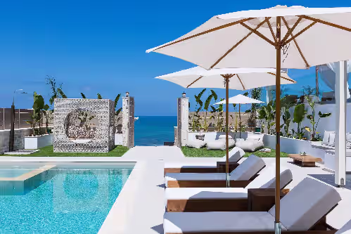 Beachfront villa with daily cleaning, sauna & gym: by etouri, photo 4