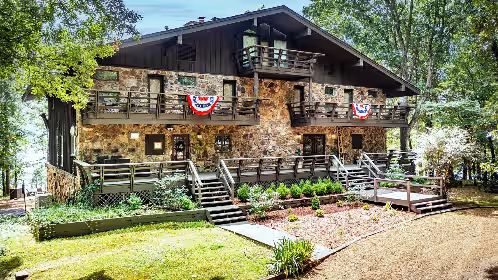 Tannenbaum Lodge Beautiful Lakefront Lodge -  Family or Business Destination.
