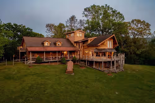 Perfect for Family Reunions & Retreats!! Getaway to spectacular views & privacy.