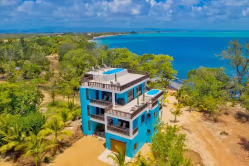 Shedrock Shangrila, Beach Front Whole House