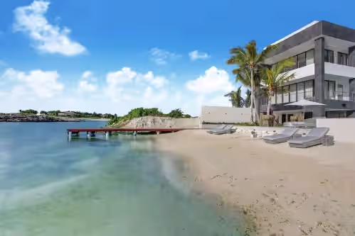 Vida Bella: Oceanfront estate w/ private beach, full staff, pool, gym & cinema, photo 2