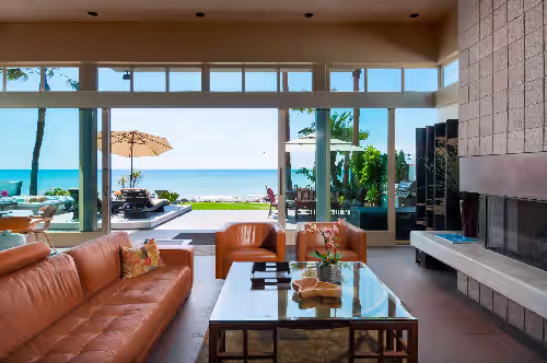 LARGE CONTEMPORARY HOME ON THE SAND, HOT TUB, CHEFS KITCHEN, ENDLESS VIEWS