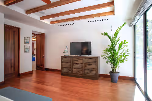 New Large Luxury Beachfront Private Home and Pool with breakwater views, photo 4
