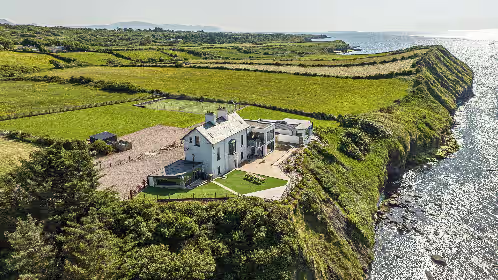 Cliff House & Lodge|Ocean View |Pizza Oven, Sports Pitch & Games Room |Sleeps 20