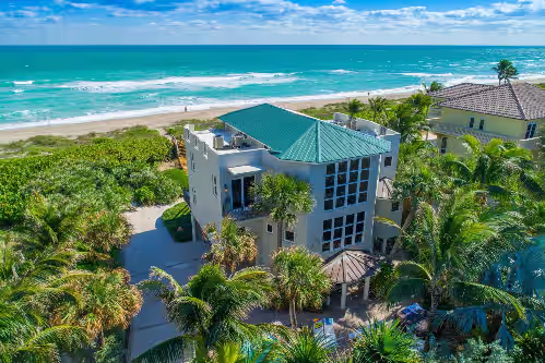 Chateau de la Mer: Gated Fla Beach Estate w/ heated pool, hot tub, elevator.