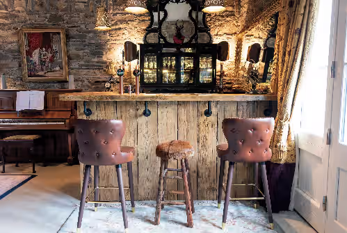 Stunning 300 year old Georgian Mansion. Hot Tub, Bar, Games Rooms, BBQ Terraces, photo 2