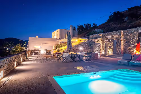 6 bedroom luxury villa with p. pool, hot tub and amazing views near the beach