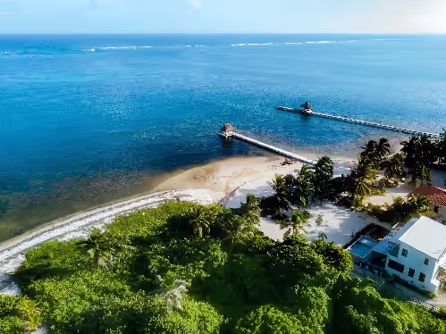 STILL WATERS BELIZE - PRIVATE BEACHFRONT PARADISE with COOK & POOL = Luxury on the Sea!