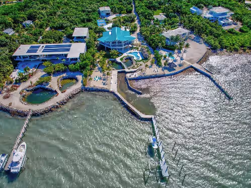 Morton Manor Estate - 9bed/7.5bath multi home property with private pool, pickleball court, putting green, dockage & more