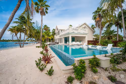 Crystal Waters: Luxe Villa w/Private Pool, Dock and Barefoot Beach Lounge, photo 5