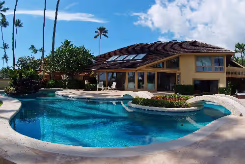 Beachfront, Kahala Mini Resort, w/2 pools, private tennis court, gated, A/C