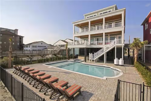 The Haven, Luxury Oceanfront House with Game Room, Hot Tub & Pool